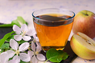 A glass of fresh apple juice in a glass on a white background.
Close-up.
