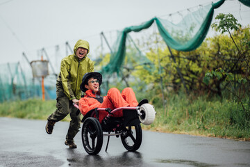 【視覚障害】【白杖】（男性、友人）ソロキャンプ　車椅子