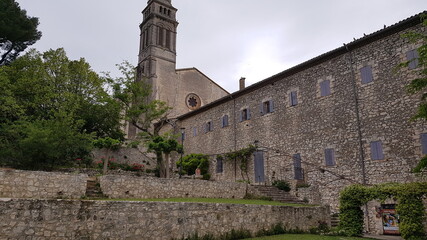 Fototapeta premium ORGON - Notre-Dame de Beauregard