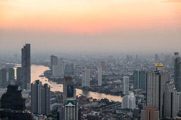 Fototapeta na wymiar Bangkok skyline and skyscraper 