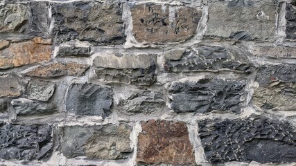Steinmauer aus Ziegeln oder Naturstein