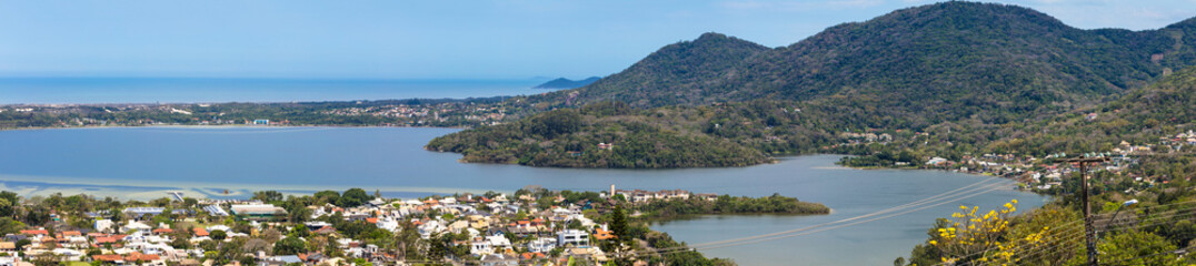 Fototapeta na wymiar Paisagem da Lagoa da Conceição em Florianópolis, Brasil.