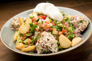 tuna salad with egg