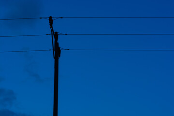 sylwetka słupa energetycznego na tle wieczornego nieba © Andrzej Michaluk