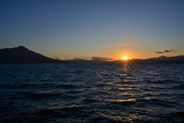 湖岸から見た支笏湖の夕焼け情景＠北海道