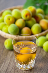 梅の実と梅酒　青梅