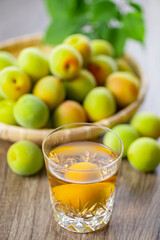 梅の実と梅酒　青梅