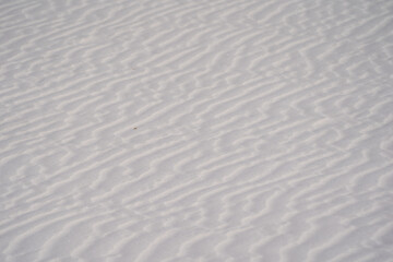 Obraz premium Ripples in the white gypsum sand in White Sands National Park in New Mexico, useful for backgrounds