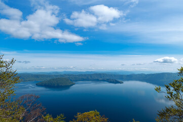 Fototapeta premium 【青森県十和田湖】湖岸で最も標高の高い御鼻部山から眺める十和田湖
