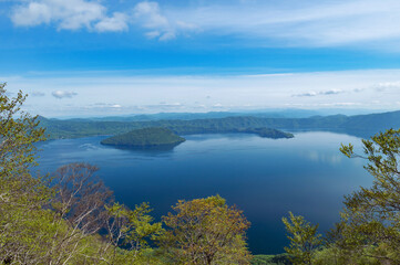 Fototapeta na wymiar 【青森県十和田湖】湖岸で最も標高の高い御鼻部山から眺める十和田湖