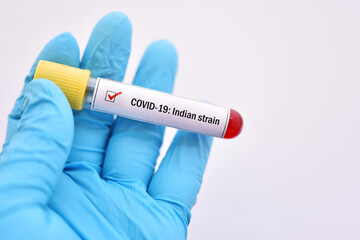 Obraz premium Indian strain COVID-19, blood sample tube positive with Indian strain COVID-19 virus 