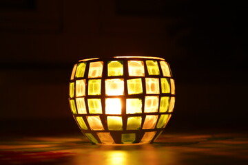 Nachtlicht - Nachts bei Kerzenschein - Teelicht im Glasgefäß - Lichtkugel mit Mosaik 