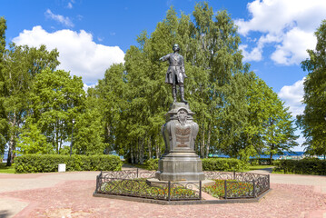 Fototapeta premium Monument to Peter the Great (1873) - the founder of Petrozavodsk on a sunny June day. Petrozavodsk, Russia