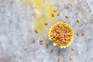 Puffed rice and wheat with honey.