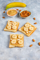 Fototapeta na wymiar Sandwich with peanut butter and banana slices.