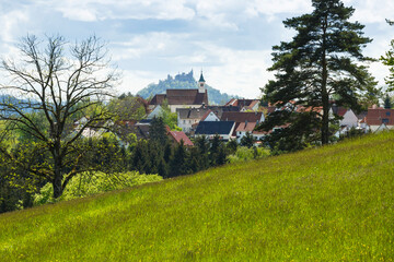 Fototapeta na wymiar Landschaft bei Beuren, Ortsteil der Stadt Hechingen (Hohenzollern) auf der Schwäbischen Alb