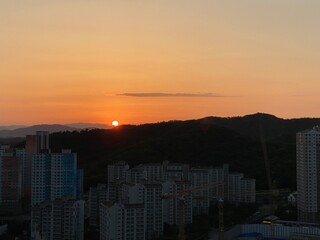 Fototapeta premium sunset over the city