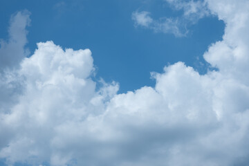 Obraz premium Blue sky background with white clouds