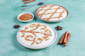 Azerbaijani firni sweet dessert with cinnamon powder.