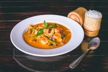 guiso thai de camarones