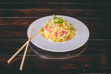 comida thai ensalada de mango