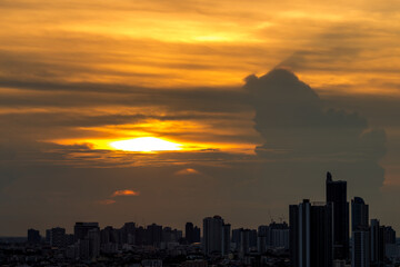 Fototapeta premium panoramic high-angle evening background of the city view,with natural beauty and blurred sunsets in the evening and the wind blowing all the time,showing the distribution of city center accommodation