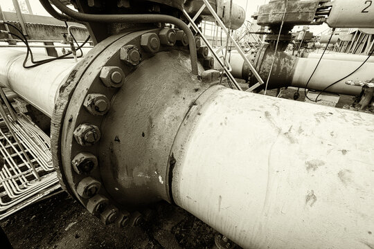 Flange bolted connection of the main gas pipeline at the compressor station. The control of the shut-off valve is automated.