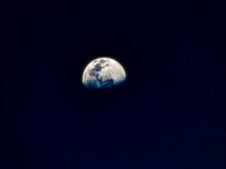 Moon in the night  © Abisaí