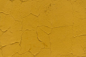 Fondo o textura de una pared agrietada de un edificio de color amarillo
