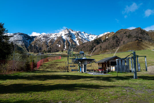 remont&eacute;es m&eacute;caniques au pied des pistes du Mont Dore,station du Sancy
