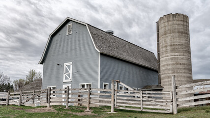 Fototapeta na wymiar Classic old Dairy Barn on a farm in Idaho