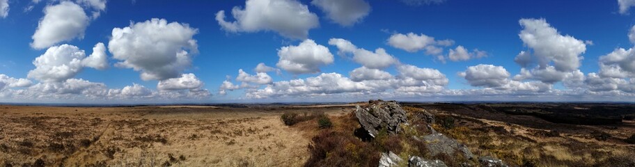 panorama dans les Monts d'Arrée massif Armoricain Bretagne Finistère France	