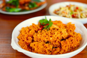 Crispy salmon salad with green mango