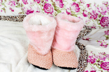 very warm slippers for protection in winter