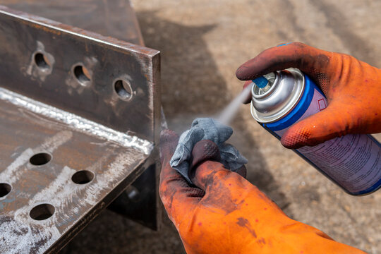 Step to use solvent remover spray into the rag to cleaning the welded surface before performing spray Liquid Penetrant for Non-Destructive Testing(NDT) with process Penetrant Testing(PT).