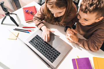 Boy and girl at the laptop