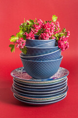 blue smukee dishes on red background with flowers