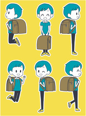 ランドセルを背負う笑顔の男の子