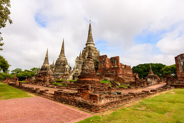 Fototapeta premium Spires of Ancient Ayutthaya Temple, Ruins of Ayuthaya: Wat Phra Sri Sanphet