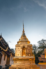 Fototapeta premium Golden Thai temples and pagodas