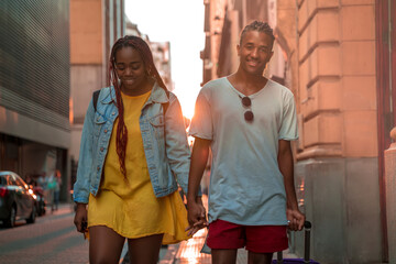 A young couple travelling in the city