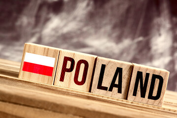 Fototapeta premium Flagge von Polen und das Wort Poland