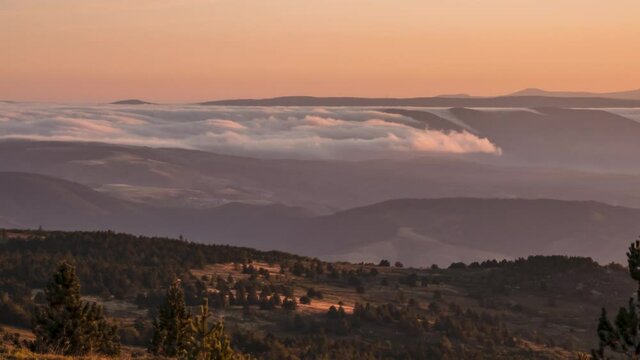 "Misty Valley" Images – Browse 358 Stock Photos, Vectors, and Video