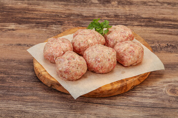 Raw turkey meatball for cooking