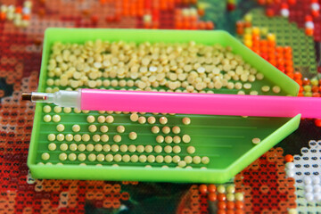 Preparation of tools, acrylic rhinestones and handle, before starting work