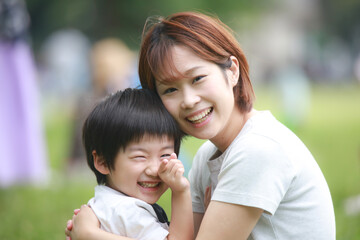 笑顔の親子