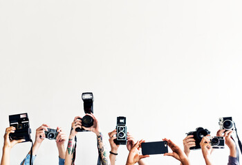 Reportage holding a recorder equipment in a line