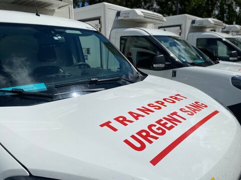 voiture de transport de sang urgent