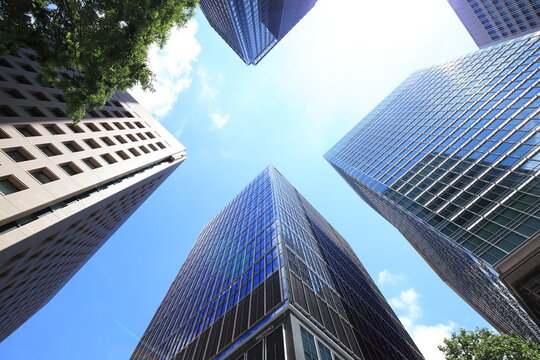 密接する高層ビル