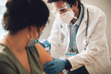 Citizen receiving a vaccination at home